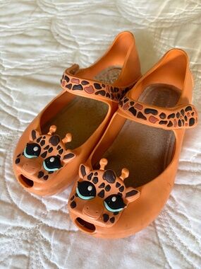 Mini melissa Giraffe shoes size 9